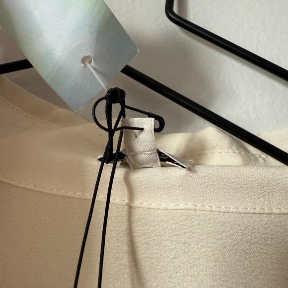 Aritzia Babaton 100% Silk Blouse ~ Brand New ~ XXS - Picture 5 of 8